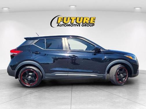 2020 Nissan Kicks SR