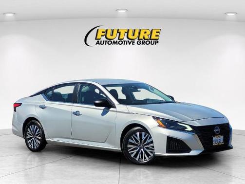 Brilliant Silver Metallic 2024 Nissan Altima 2.5 SV