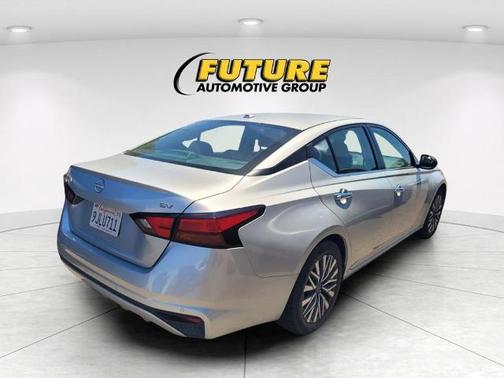 Brilliant Silver Metallic 2024 Nissan Altima 2.5 SV