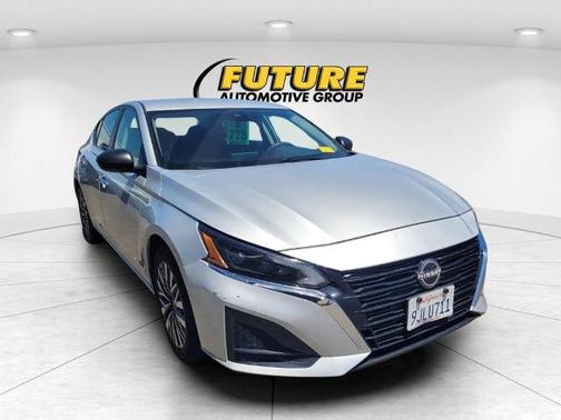 Brilliant Silver Metallic 2024 Nissan Altima 2.5 SV