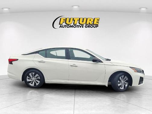 Glacier White 2025 Nissan Altima S