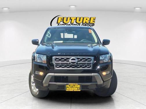 Black 2022 Nissan Frontier SV