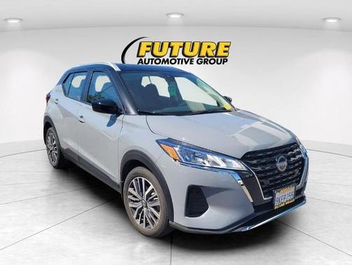 Boulder Gray Metallic 2024 Nissan Kicks SV