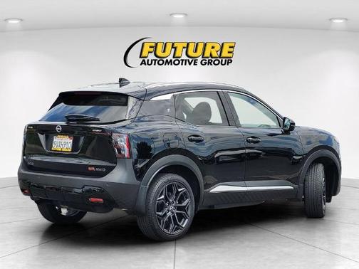 Super Black 2025 Nissan Kicks SR