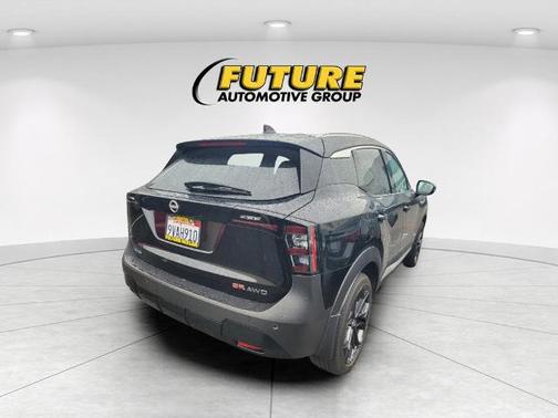 Super Black 2025 Nissan Kicks SR