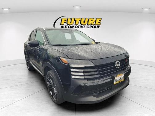 Super Black 2025 Nissan Kicks SR