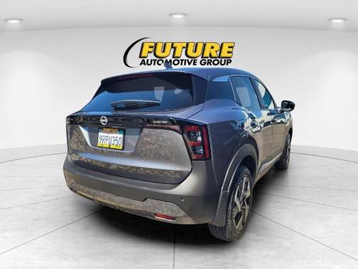 Gun Metallic 2025 Nissan Kicks SV