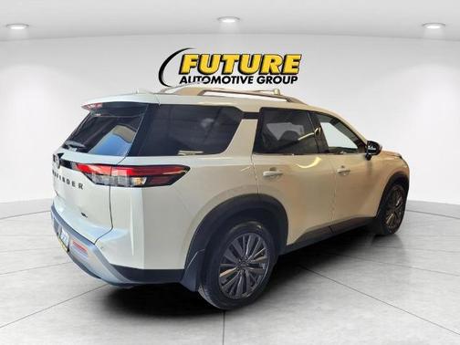 White 2024 Nissan Pathfinder SL