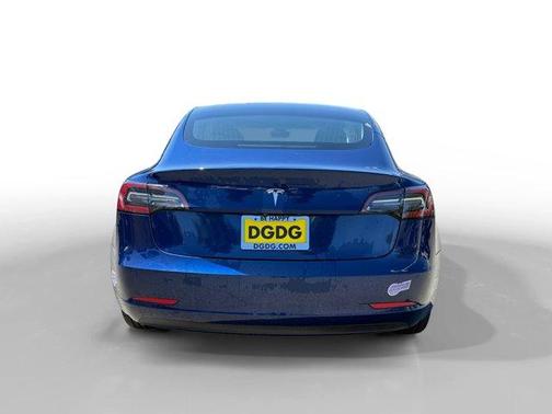 Deep Blue Metallic 2019 Tesla Model 3