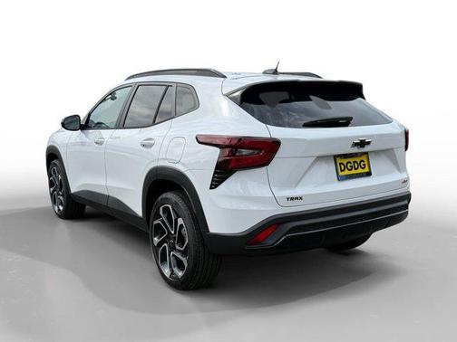 Summit White 2026 Chevrolet Trax 2RS