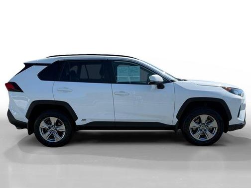 2022 Toyota RAV4 Hybrid LE