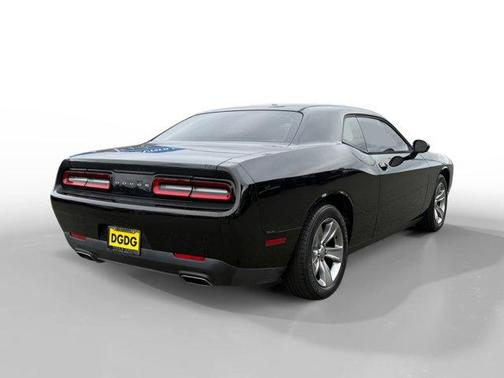 Pitch Black Clearcoat 2016 Dodge Challenger SXT