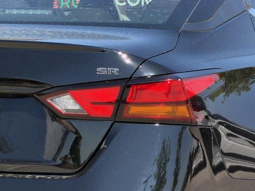 Super Black 2020 Nissan Altima SR FWD