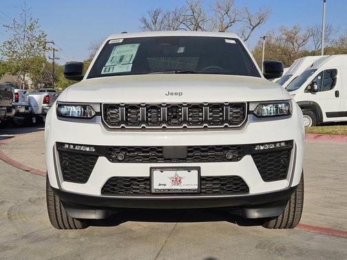 Bright White Clearcoat 2026 Jeep Grand Cherokee Limited