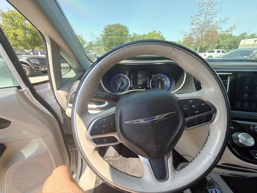 Bright White Clearcoat 2020 Chrysler Pacifica Limited