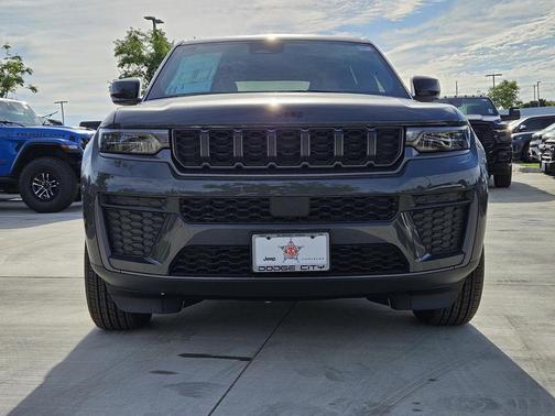 Baltic Gray Metallic Clearcoat 2026 Jeep Grand Cherokee Altitude