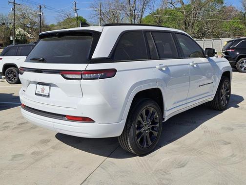 Bright White Clearcoat 2026 Jeep Grand Cherokee Limited