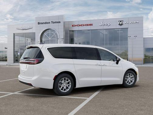 Bright White Clearcoat 2027 Chrysler Pacifica L