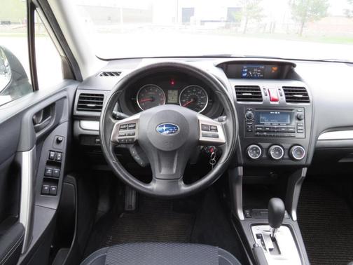 Ice Silver Metallic 2014 Subaru Forester 2.5i Premium