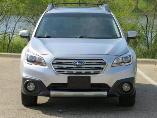 Ice Silver Metallic 2015 Subaru Outback 3.6R Limited