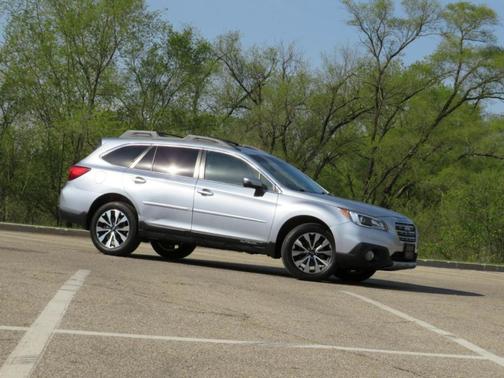 Ice Silver Metallic 2015 Subaru Outback 3.6R Limited