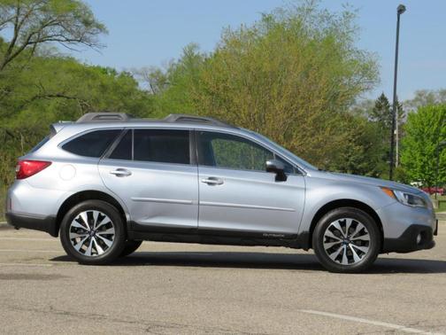 Ice Silver Metallic 2015 Subaru Outback 3.6R Limited