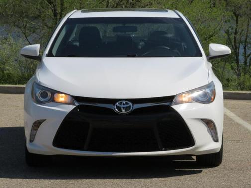 White 2016 Toyota Camry XLE