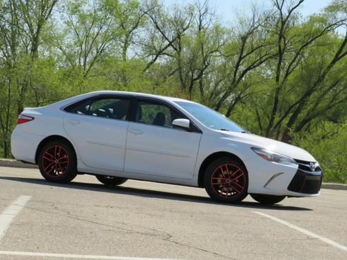 White 2016 Toyota Camry XLE