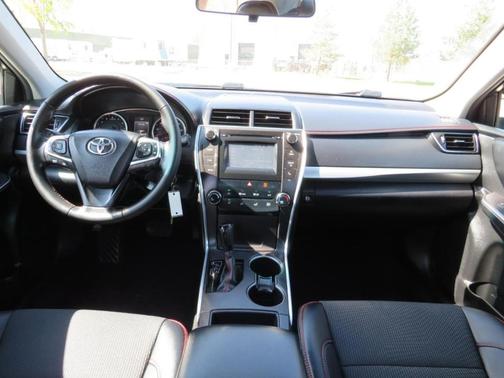 White 2016 Toyota Camry XLE