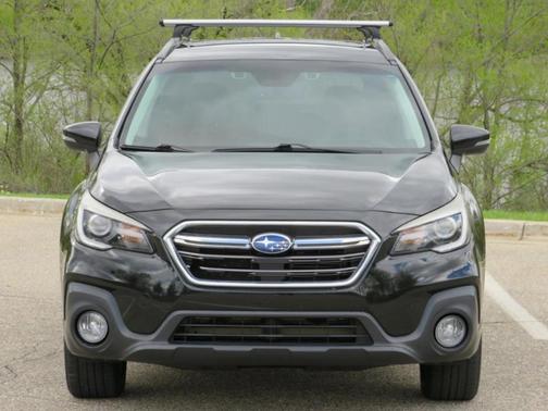 Crystal Black Silica 2018 Subaru Outback 3.6R Touring