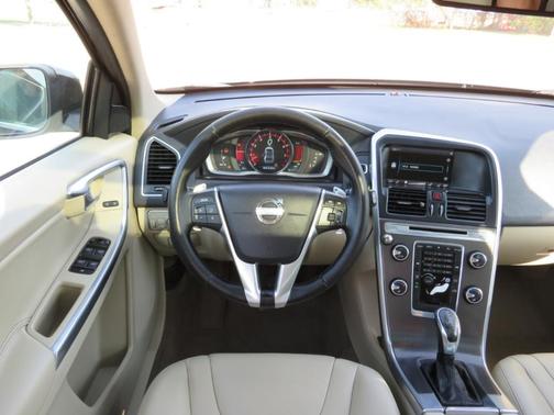 2015 Volvo XC60 T6 Premier Plus