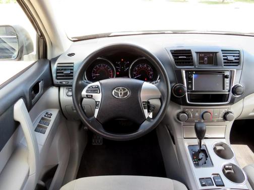 2013 Toyota Highlander Base