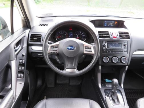 Ice Silver Metallic 2015 Subaru Forester 2.5i Touring