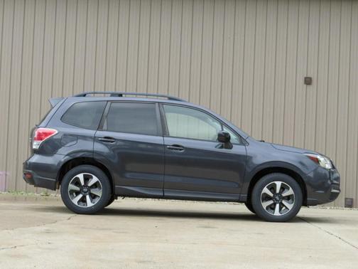 Dark Gray Metallic 2017 Subaru Forester 2.5i Premium