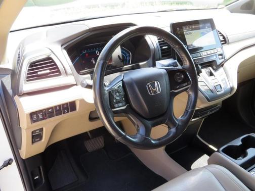 White 2019 Honda Odyssey EX-L