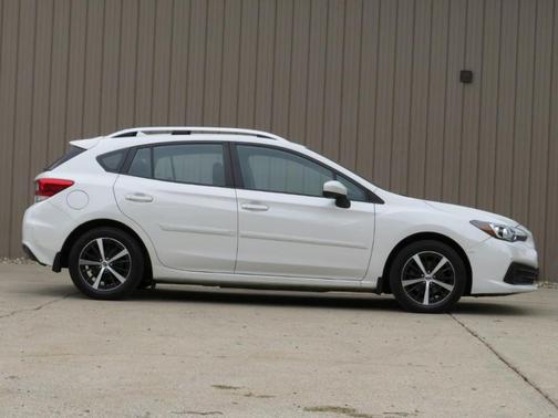 Crystal White Pearl 2022 Subaru Impreza Premium
