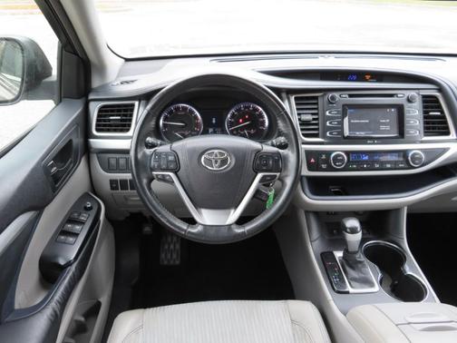 2015 Toyota Highlander LE