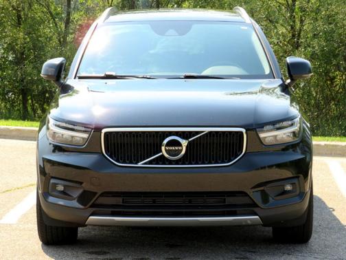 2021 Volvo XC40 T5 Momentum
