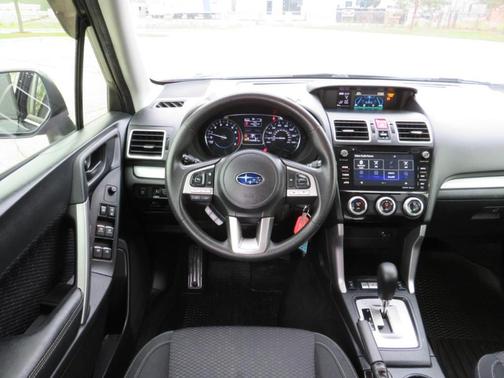 Crystal Black Silica 2017 Subaru Forester 2.5i Premium