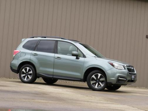 Jasmine Green Metallic 2017 Subaru Forester 2.5i Premium