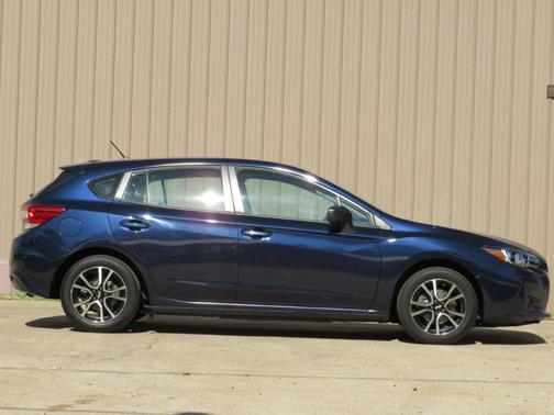 Dark Blue Pearl 2019 Subaru Impreza 2.0i