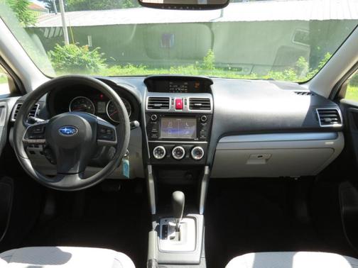 Ice Silver Metallic 2016 Subaru Forester 2.5i