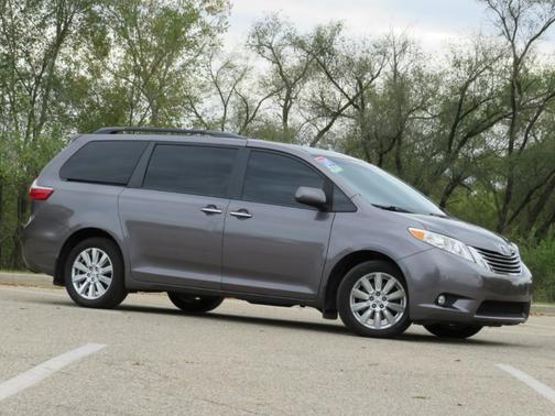 2017 Toyota Sienna XLE
