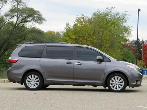 2017 Toyota Sienna XLE