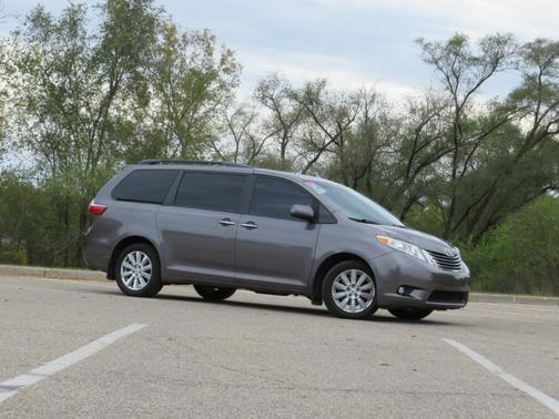 2017 Toyota Sienna XLE
