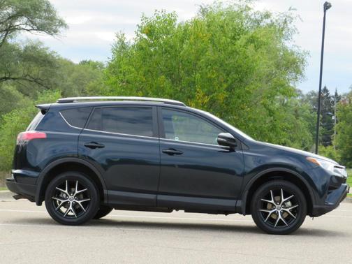 2017 Toyota RAV4 SE