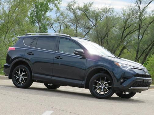 2017 Toyota RAV4 SE
