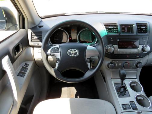 2011 Toyota Highlander Base