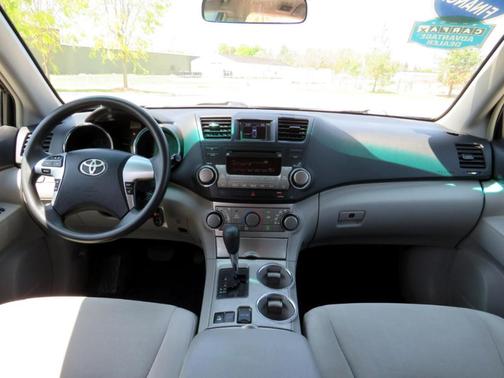 2011 Toyota Highlander Base