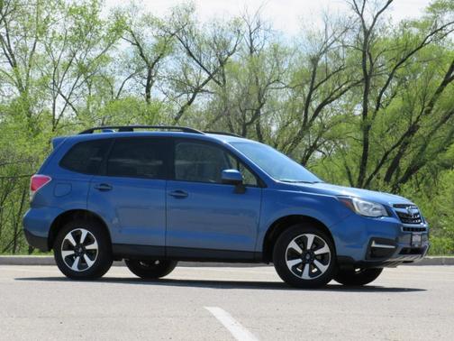 Quartz Blue Pearl 2017 Subaru Forester 2.5i Premium